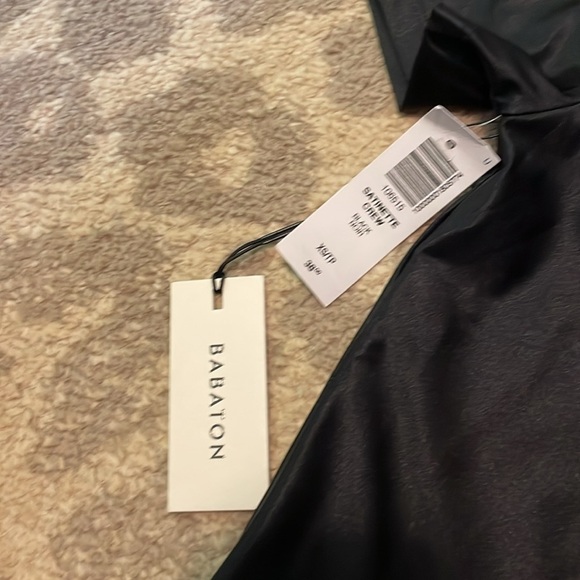 Babaton Satinette Crew Cropped T-Shirt Black - Picture 8 of 8